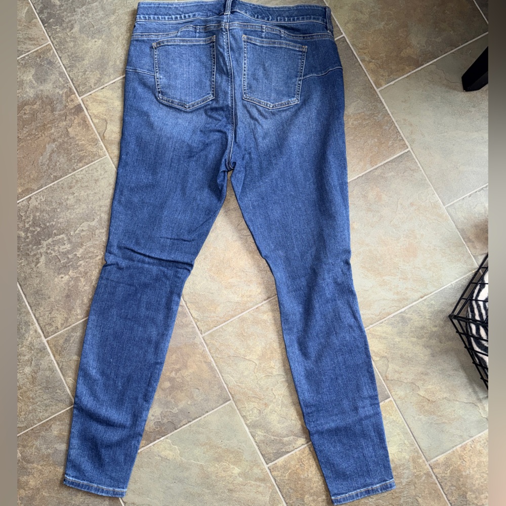 Torrid bombshell Skinny Jeans - Picture 2 of 5